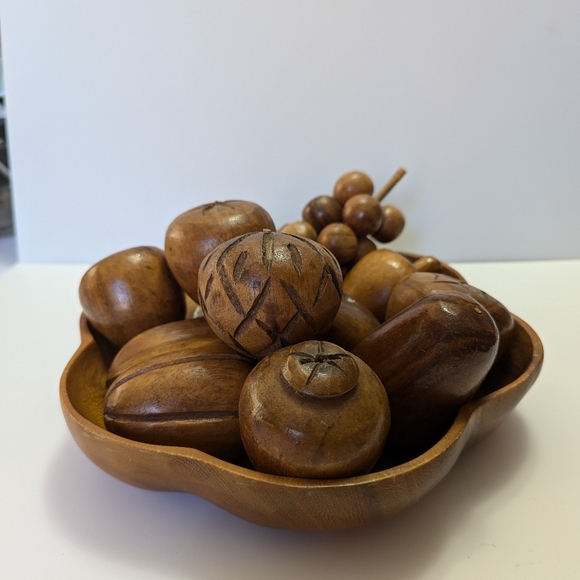Vintage mid century wood fruit bowl with fruit - Picture 3 of 3